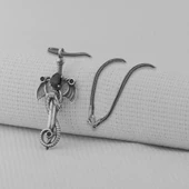 Ejderha Şovalye Kılıcı Tasarımlı Siyah Zirkon Taşlı 925 Ayar Gümüş Kolye thumbnail 1