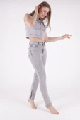 Paçaları Yırtmaç Detaylı Yüksek Belli ve Cepli Normal/Basic Jean Kadın Kot Pantolon Açık Gri Kar - 4
