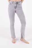 Paçaları Yırtmaç Detaylı Yüksek Belli ve Cepli Normal/Basic Jean Kadın Kot Pantolon Açık Gri Kar - 2