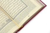 İngilizce Mealli Medine Hatlı Kuranı Kerim ve Seccade Seti Kırmızı thumbnail 8