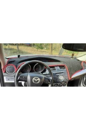 Mazda 3 2009-2013 Modelleri Için Uygun Torpido Koruma Halısı Siyah Kenar Renk Kırmızı thumbnail 2