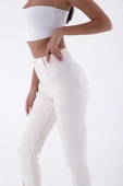 Önü Ekstra Dikişli ve Paçaları Yırtmaçlı Cepli Yüksek Belli Mom Fit Kadın Kot Pantolon Doğal Denim - 5