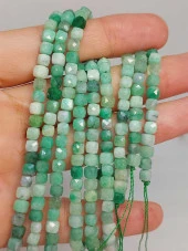 Zümrüt Taşı Küp Şekilli Dizi 4mm (45908) thumbnail 1