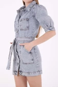 Balon Kollu ve Kuşak Detaylı Düğmeli Rahat/Relaxed Kısa Kollu Kadın Kot Elbise Kar Açık Mavi Denim - 4