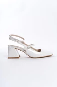 Mulia Beyaz Rugan Yazlık Mary Jane Kalın Topuklu Küt Burun Bantlı Ayakkabı thumbnail 4