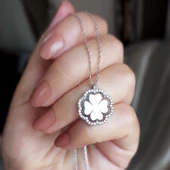 Vaoov 925 Ayar Gümüş Rodyum Kaplama Dönen Yonca Kolye thumbnail 3