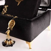 Çizgili Kutu Çeyizlik, Seccade + Tesbih + Kuran Hediye Seti (Çanta Boy, Kadife, Siyah, Elif-Vav) - 4