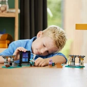 LEGO Minecraft 21252 Cephanelik (203 Parça) thumbnail 9