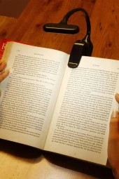 Ledli Klipsli Mini Kitap Okuma Lambası Mandallı Pille Çalışan Işık Masa Lambası Kitap Okuma Işığı - 6