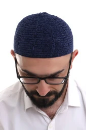 Lacivert Kışlık Sade Desenli Kadife Namaz Takkesi thumbnail 5