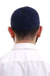 Lacivert Kışlık Sade Desenli Kadife Namaz Takkesi thumbnail 6