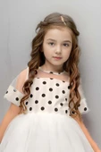 Kız Çocuk Kurdele Toka ve Şerit Detaylı Tüllü Puantiyeli  Beyaz Elbise thumbnail 4