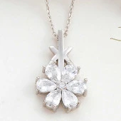 925 Ayar Gümüş Beyaz Sevgi Çiçeği Kadın Kolye thumbnail 1