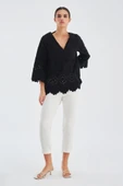 Peraluna HİROMİ BLOUSE %100 Pamuk V Yaka 3/4 Çan Kol Yazlık Kadın Bluz - Siyah thumbnail 5