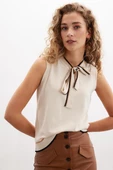 Peraluna JANETTE BLOUSE Çizgi Detaylı Fiyonklu Kolsuz Kadın Triko Bluz - Bej - 2