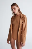 Styleboom X Peraluna KATHERINE BLAZER Çelik Örgü Klasik Kesim Düğmeli Blazer Kadın Triko Ceket - Camel thumbnail 3