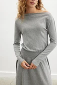 Styleboom X Peraluna MAYFAIR DRESS Yaka Büzgü Detaylı Tek Omuz Açık Kadın Triko Elbise - Gri Melanj - 4