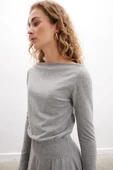 Styleboom X Peraluna MAYFAIR DRESS Yaka Büzgü Detaylı Tek Omuz Açık Kadın Triko Elbise - Gri Melanj - 3
