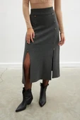 Peraluna BLAKE SKIRT Düğme Detaylı Yırtmaçlı Midi Boy Kadın Triko Etek - Antrasit Melanj thumbnail 2