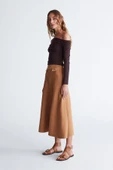 Styleboom X Peraluna VIVIEN SKIRT Düğme Detaylı Diz Altı Kloş Kadın Triko Etek - Camel - 3