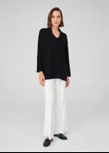Peraluna Polo V Yaka Bol Kesim Kadın Triko Kazak - Siyah thumbnail 1