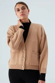 Peraluna CAROL CARDIGAN Cepli Düğmeli Rahat Kesim Crop Kadın Triko Hırka - Bej thumbnail 2