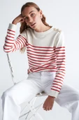Styleboom X Peraluna AUDREY PULLOVER Omzu Düğmeli Çizgili Organik Pamuk Mevsimlik Kadın Triko Kazak - Ekru/Kırmızı thumbnail 3