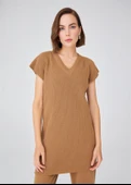Peraluna Derin V Yaka Yırtmaçlı Kolsuz Kadın Triko Tunik - Camel thumbnail 2