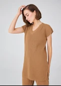 Peraluna Derin V Yaka Yırtmaçlı Kolsuz Kadın Triko Tunik - Camel thumbnail 3