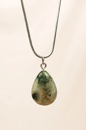Labradorit Doğal Taşı Zincirli El Yapımı Kolye Uç: 2 cm Zincir: 20 cm Kutulu thumbnail 3