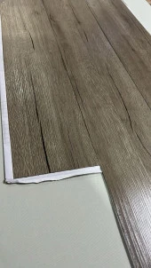 Renkli Duvarlar Kendinden Yapışkanlı Silinebilir Koyu Kılçıklı Gri Parlak PVC Esnek Zemin Yer Duvar Döşeme Parke thumbnail 4