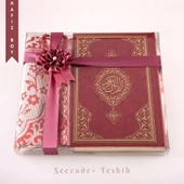 Seccade + Tesbih + Kuran Hediye Seti (Hafız Boy, Yeni Cilt, Bordo) thumbnail 1