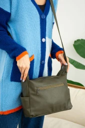 Mega Yıkama Çapraz Kadın Çanta: Şık ve Dayanıklı Suni Deri Tasarımıyla 21X18X10 KOD107 thumbnail 2