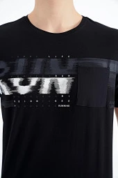 Tommy Life Siyah Ön Cep Detaylı Baskılı Standart Kalıp Erkek T-shirt - 88200 - 6