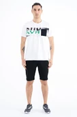Tommy Life Beyaz Ön Cep Detaylı Baskılı Standart Kalıp Erkek T-shirt - 88200 - 1