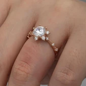 Prenses Model Rose Kaplama Zirkon Taşlı Gümüş Tektaş Yüzük thumbnail 1