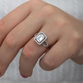 Zirkon Baget Taşlı Gümüş Tektaş Yüzük thumbnail 1