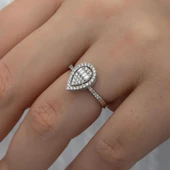 Damla Desenli Baget Taşlı Gümüş Tektaş Yüzük thumbnail 1