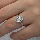 Damla Desenli Baget Taşlı Gümüş Tektaş Yüzük thumbnail 5