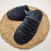 Çizgili Model Pofuduk Kadın Terlik Siyah Renk - 3