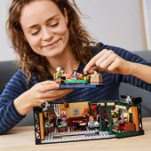 LEGO Ideas 21319 - FRIENDS Central Perk Cafe Set thumbnail 3