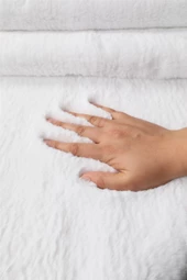 Tavşan Tüyü Dekoratif Ultra Yumuşak Post Peluş Kaymaz Halı Beyaz - 3