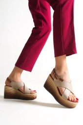 Vandes Ten Rengi Hakiki Deri Ayakkabı Dolgu Topuklu Günlük Sandalet - 1