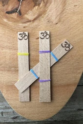 Ahşap Düz Model 15mm en x 100mm boy x 0,5mm kalınlık OM DESENLİ Mum Fitili + Sehpa ( 10 Adet ) thumbnail 3