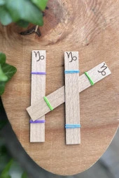 Ahşap Düz Model 15mm en x 100mm boy x 0,5mm kalınlık OĞLAK BURCU (MODEL-2) DESENLİ Mum Fitili + Sehpa thumbnail 3