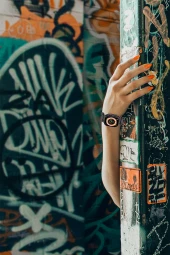 Apple Watch 7 45mm Uyumlu Fuchsia KRD-1101 Titanyum Metal Başlıklı Silikon Kordon thumbnail 3