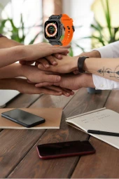 Apple Watch 7 45mm Uyumlu Fuchsia KRD-1101 Titanyum Metal Başlıklı Silikon Kordon thumbnail 5