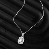 Baget Taşlı Beyaz Altın Kolye thumbnail 3