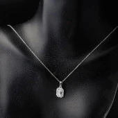 Baget Taşlı Beyaz Altın Kolye thumbnail 4