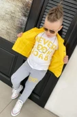 Erkek Çocuk Üzeri Göz ve Yazı Baskılı Tişört Sıfır Kol Jean Sarı Yelek Alt Üst Takım thumbnail 8